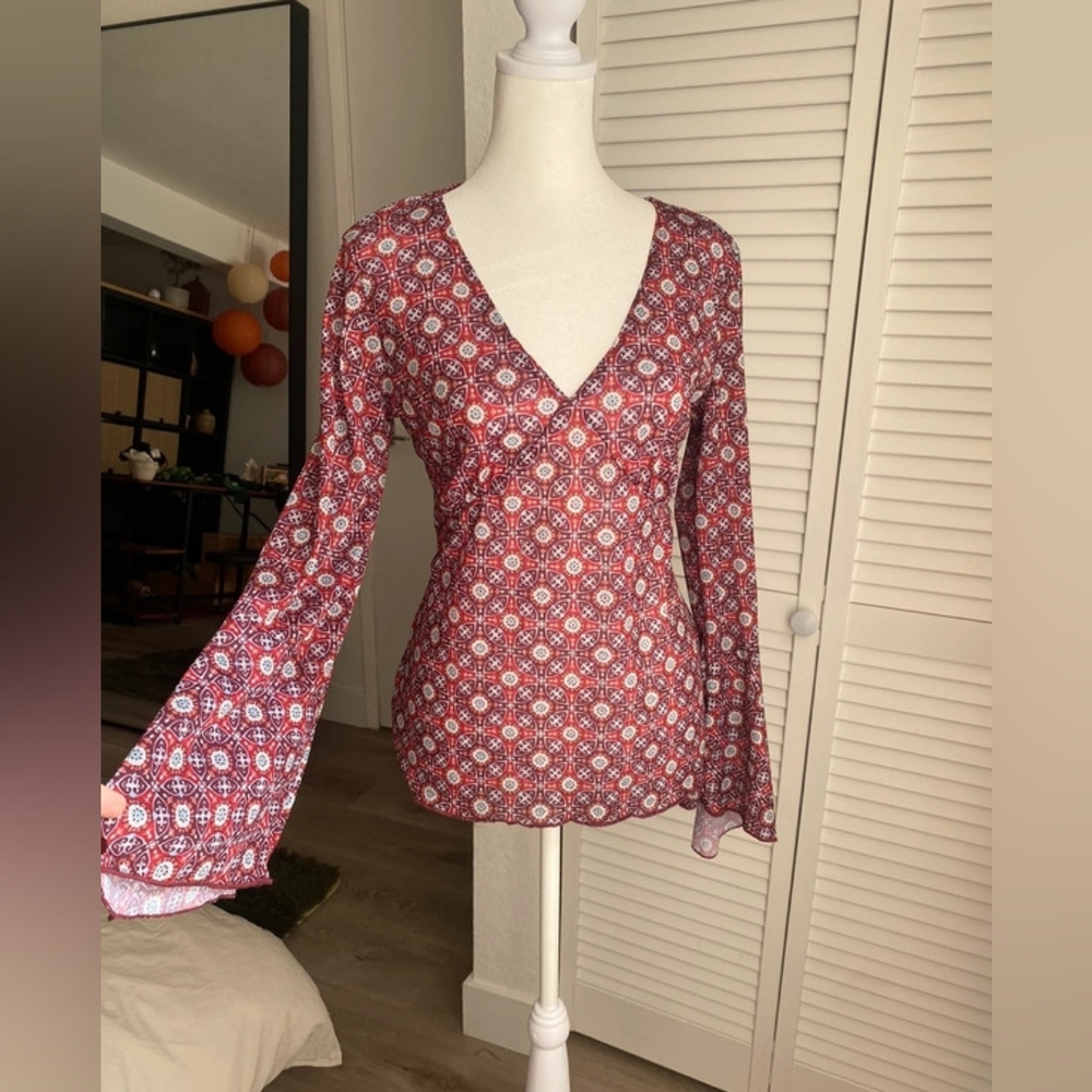 Flare sleeve top